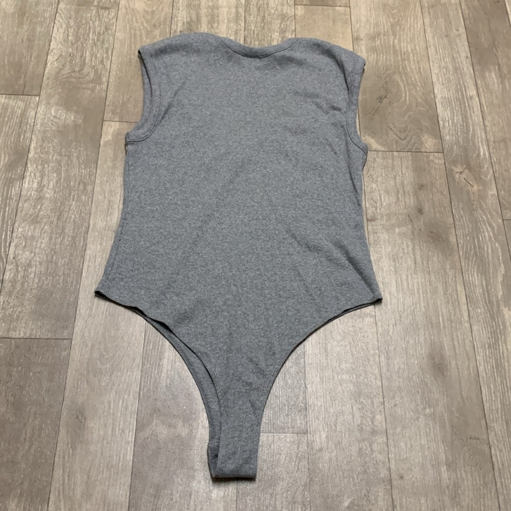 Womens NWT Universal Thread Ribbed V-Neck Heather Gray Sleeveless Bodysuit - Picture 3 of 7